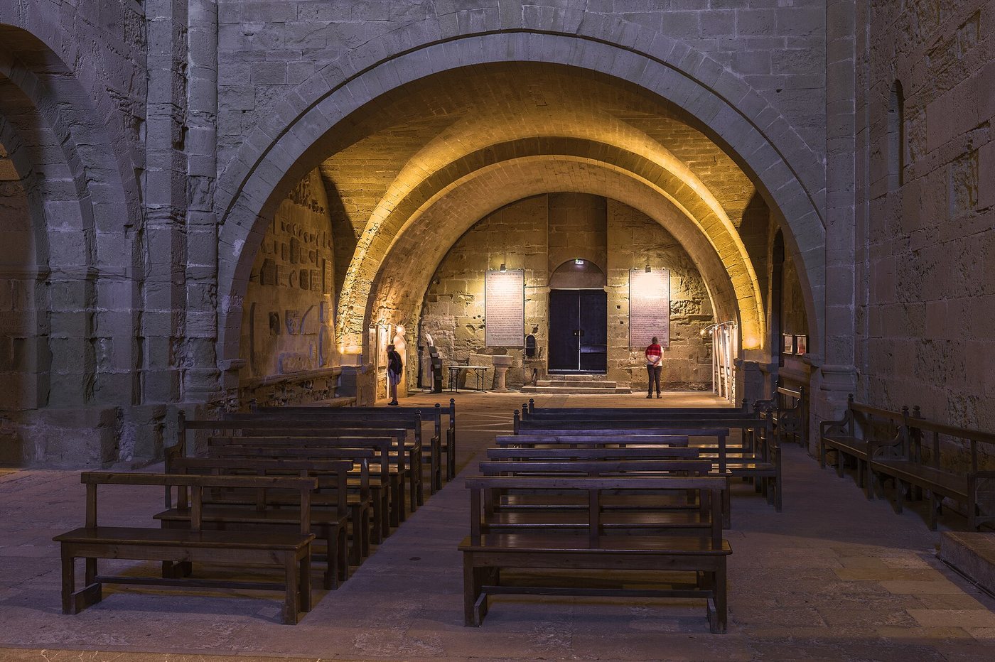 La nef romane de la cathédrale de Maguelone