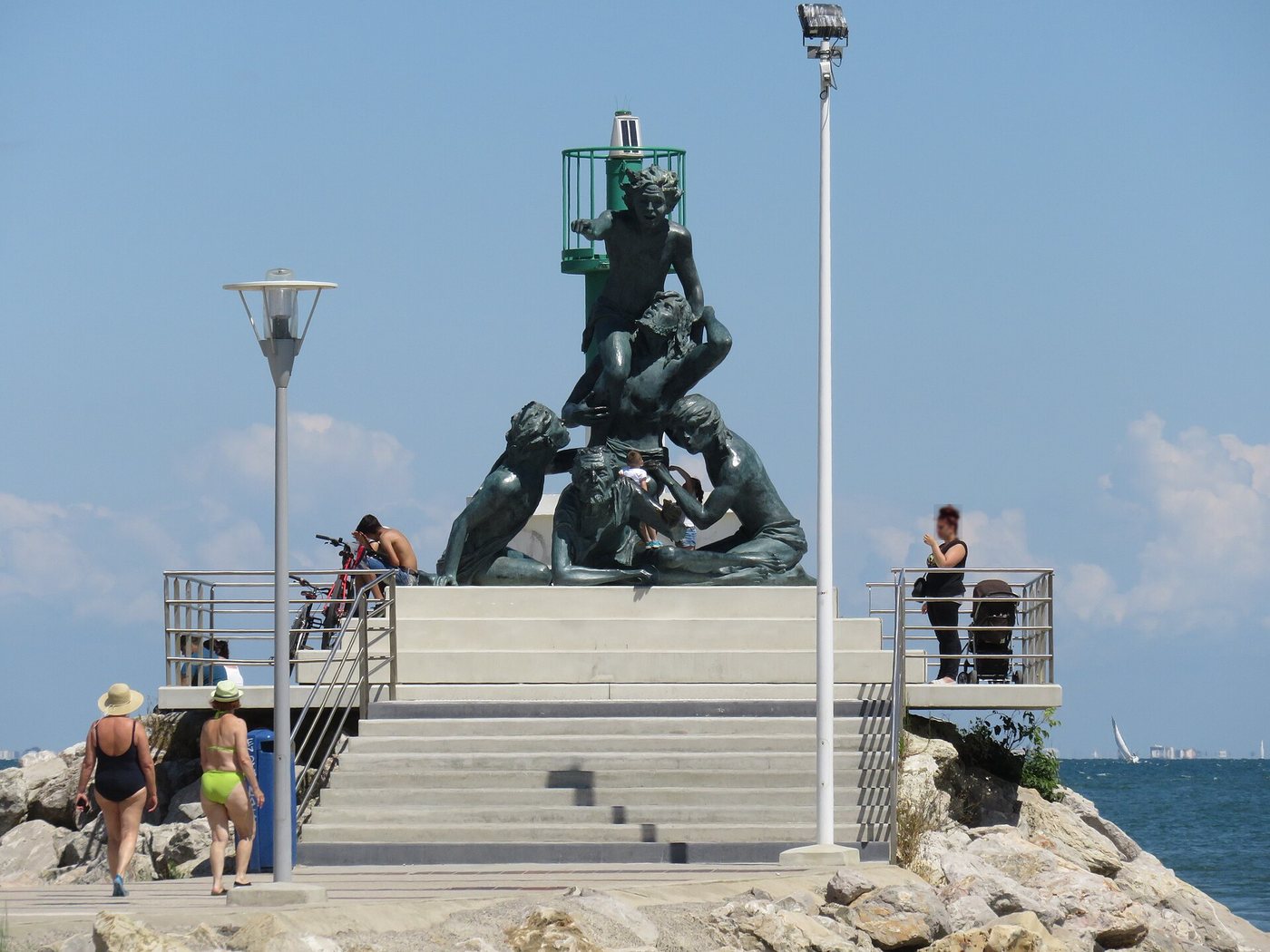 Le monument « L'Espoir » sur la jetée de Palavas