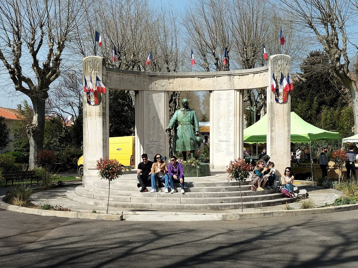 Le monument aux morts de Pézenas