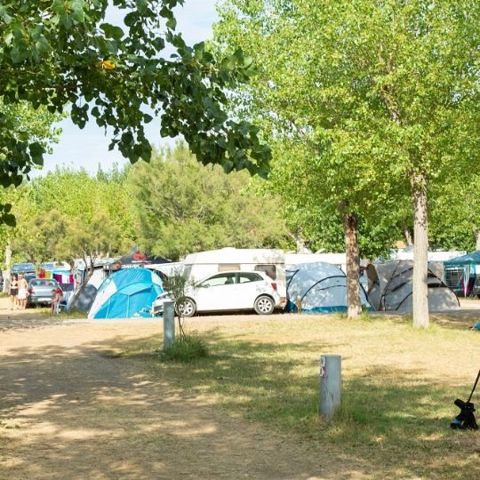 Emplacement confort ombragé 90 m² au Camping Montpellier Plage