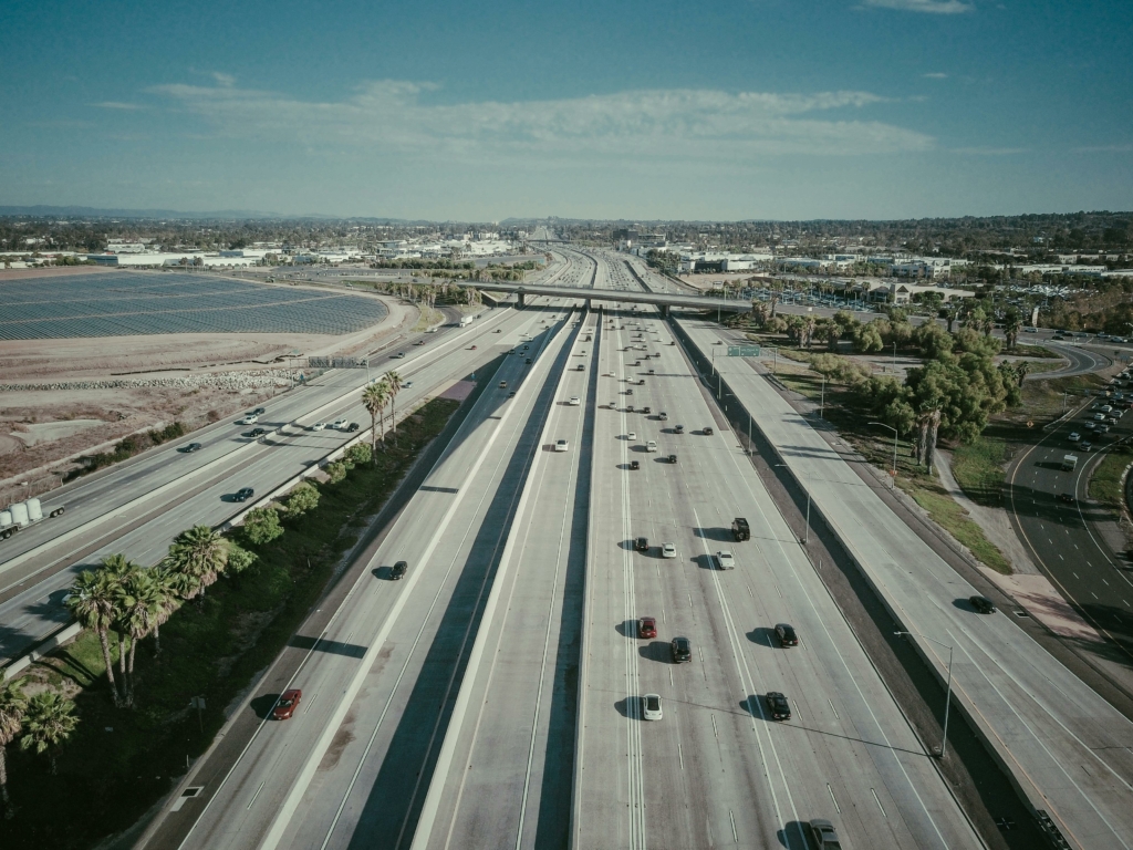 Depuis l’autoroute A9 – La Languedocienne, poursuivez sur la A709 direction Montpellier, puis prenez la sortie Montpellier Est (n°29).
Suivez ensuite la direction les plages / Palavas-les-Flots.
À Palavas-les-Flots, continuez vers Rive Gauche – avenue Saint-Maurice.
➡️ L’entrée du camping se situe au niveau d’un rond-point, face à la mer.